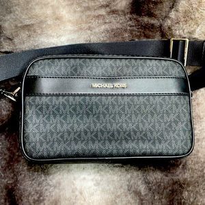 Michael Kors Cross Body Bag w/ Think Strap